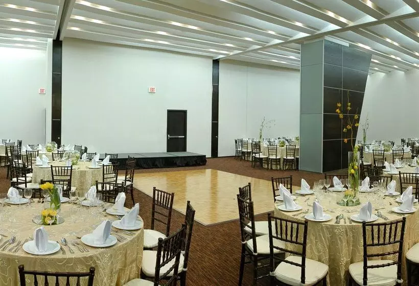 هتل NH Collection Monterrey San Pedro