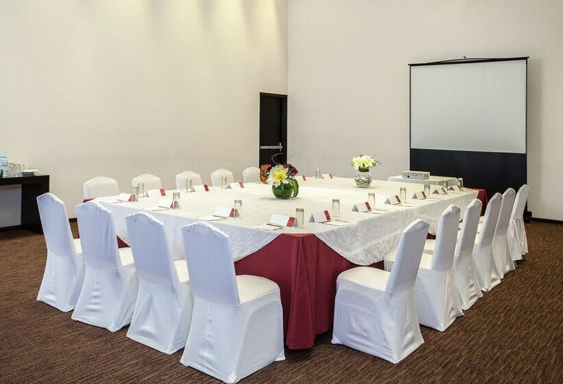 فندق NH Collection Monterrey San Pedro