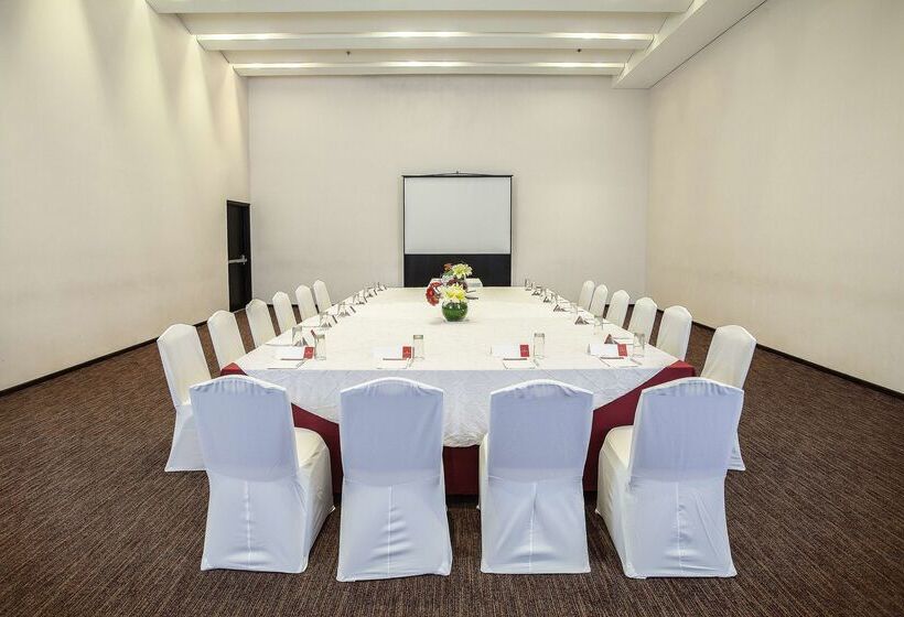 فندق NH Collection Monterrey San Pedro