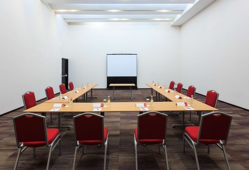 فندق NH Collection Monterrey San Pedro