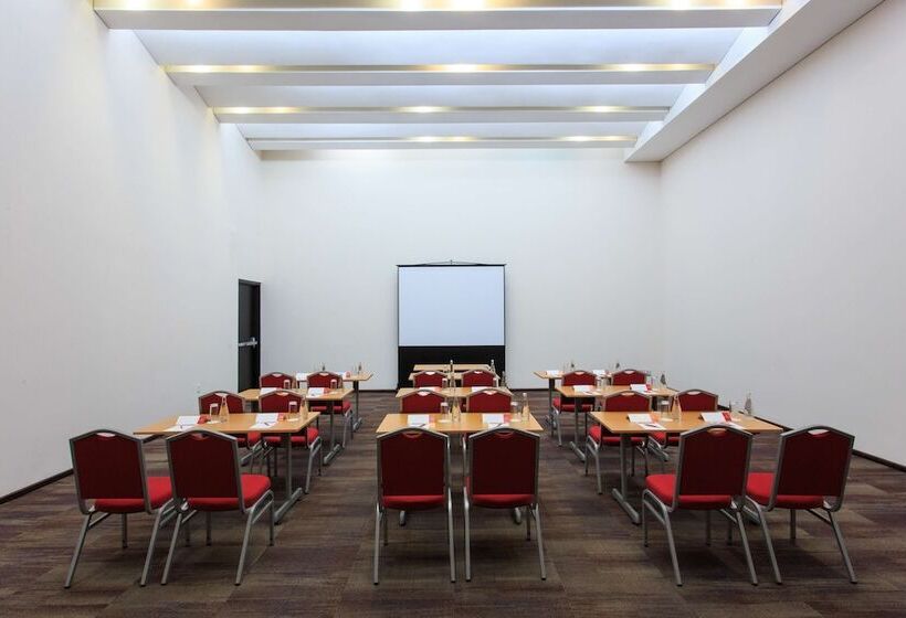 فندق NH Collection Monterrey San Pedro