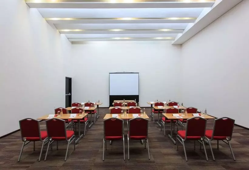 هتل NH Collection Monterrey San Pedro