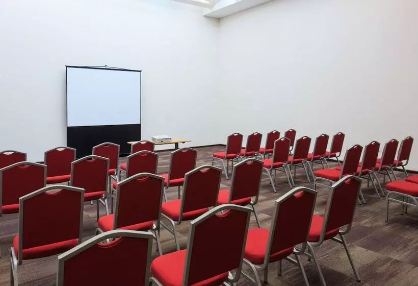 هتل NH Collection Monterrey San Pedro