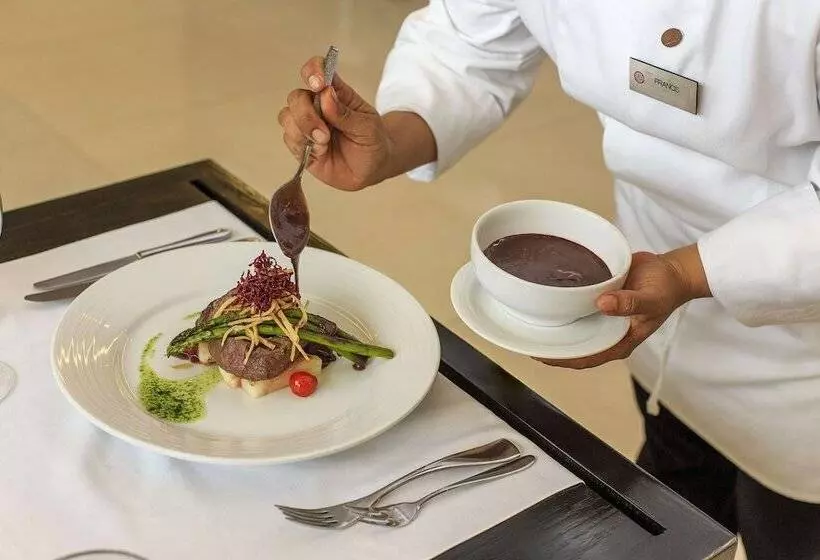 هتل NH Collection Monterrey San Pedro