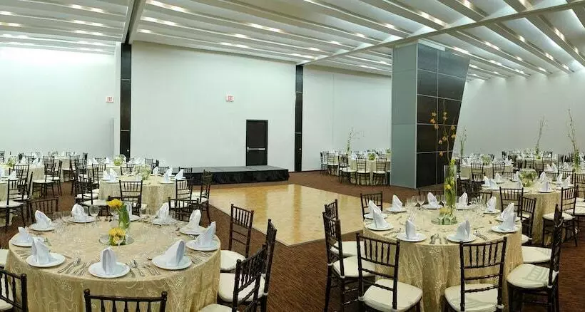 هتل NH Collection Monterrey San Pedro