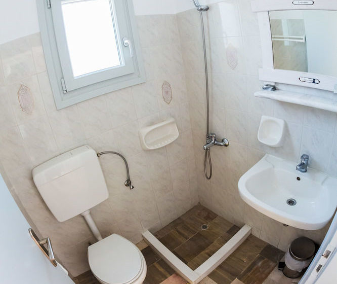 فندق Roses Beach