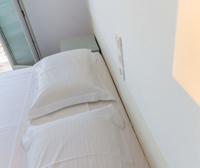 فندق Roses Beach