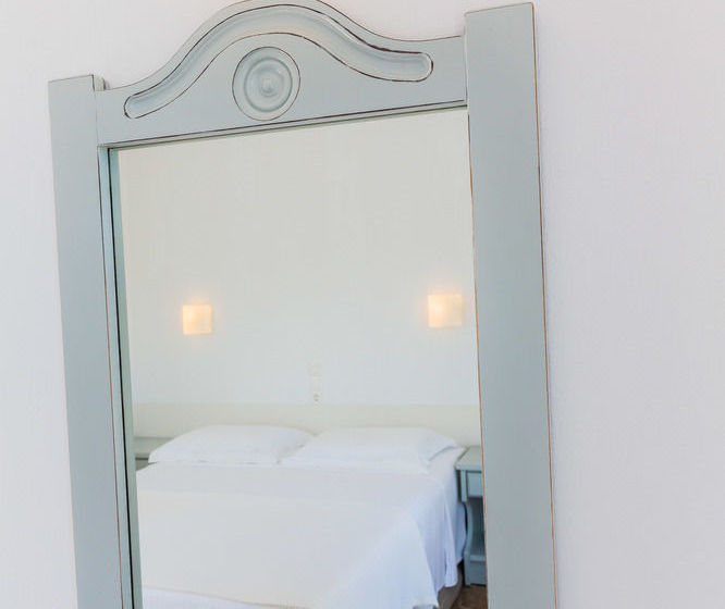 فندق Roses Beach