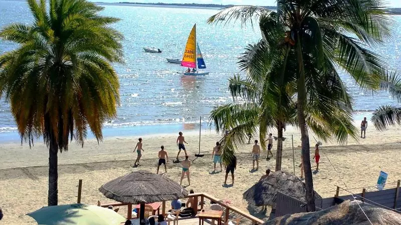 فندق Smugglers Cove Beach Resort &