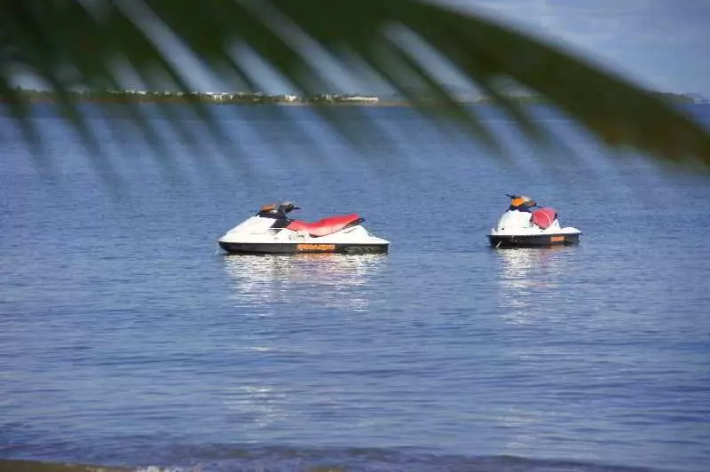 فندق Smugglers Cove Beach Resort &