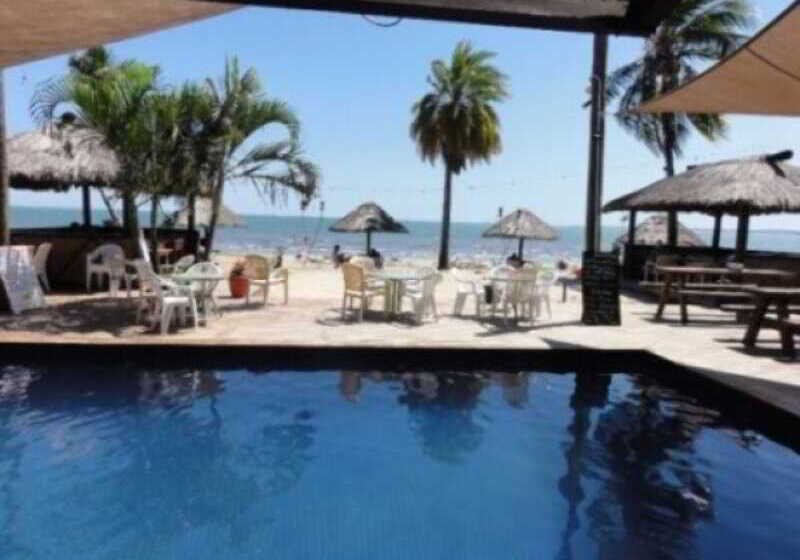 Szálloda Smugglers Cove Beach Resort &