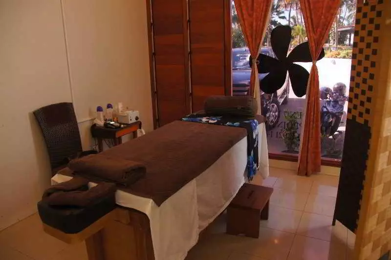 فندق Smugglers Cove Beach Resort &