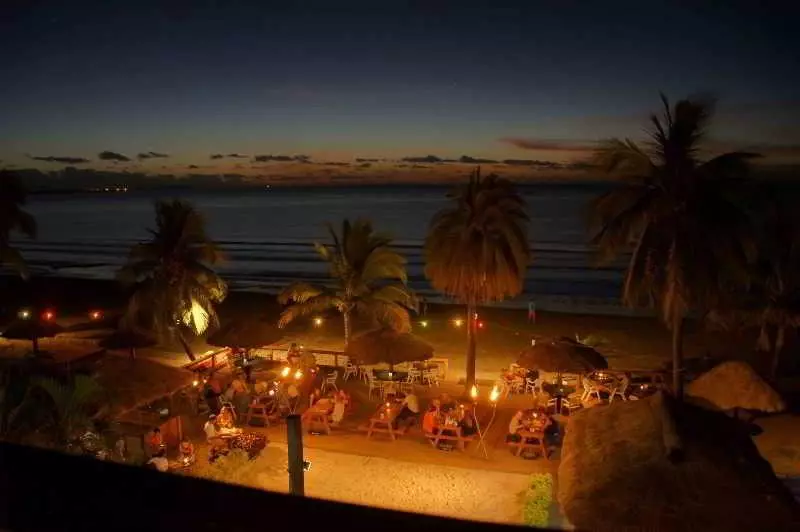 فندق Smugglers Cove Beach Resort &