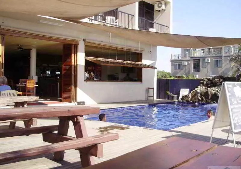 فندق Smugglers Cove Beach Resort &