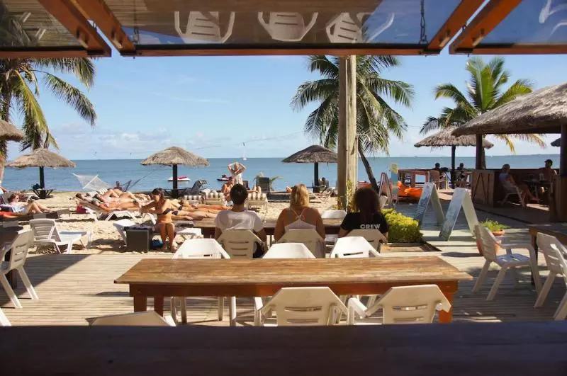 فندق Smugglers Cove Beach Resort &