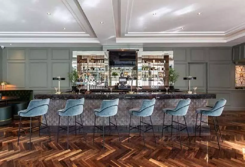 בית מלון כפרי The Savoy