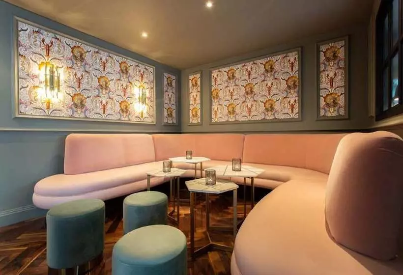 בית מלון כפרי The Savoy