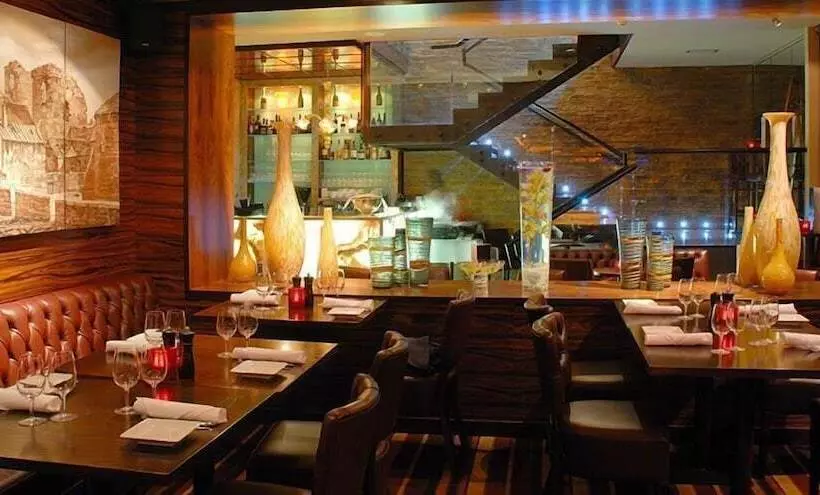 בית מלון כפרי The Savoy