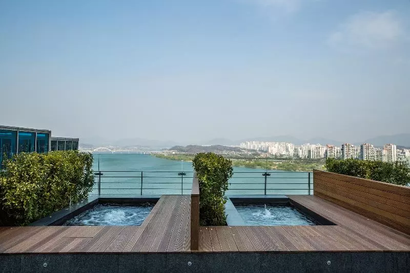 בית מלון כפרי Vista Walkerhill Seoul Formerly W Seoul