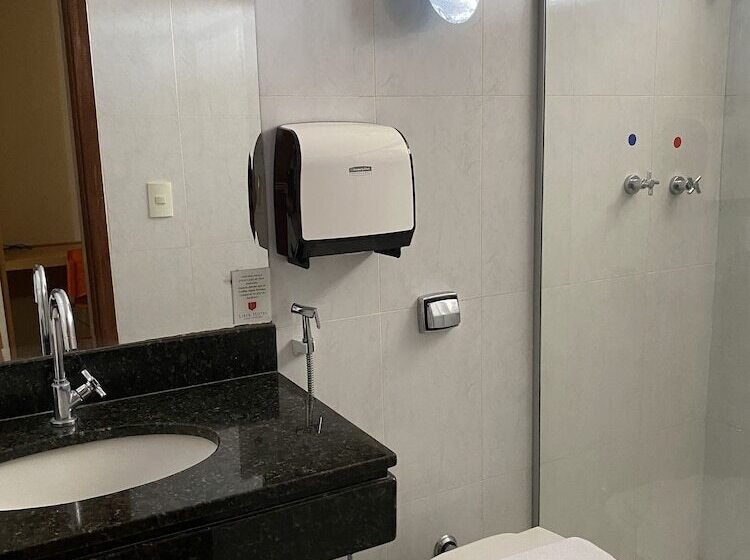 Líber Hotel Nova Serrana Conforto Na Rota Da Br 262