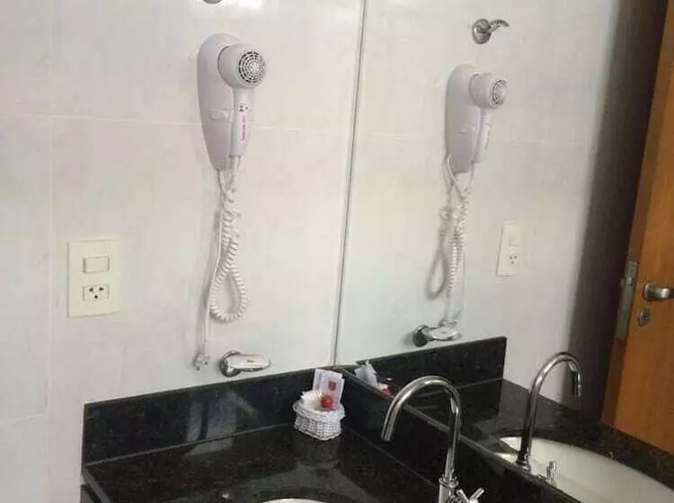 Líber Hotel Nova Serrana Conforto Na Rota Da Br 262