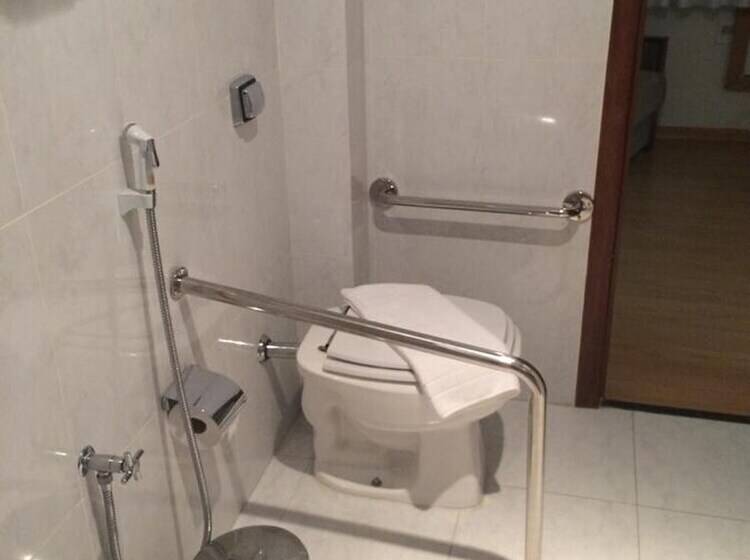 Líber Hotel Nova Serrana Conforto Na Rota Da Br 262