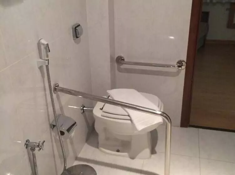 Líber Hotel Nova Serrana Conforto Na Rota Da Br 262