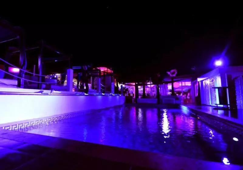 ریاض 555 Hotel Clubbing Adults Only