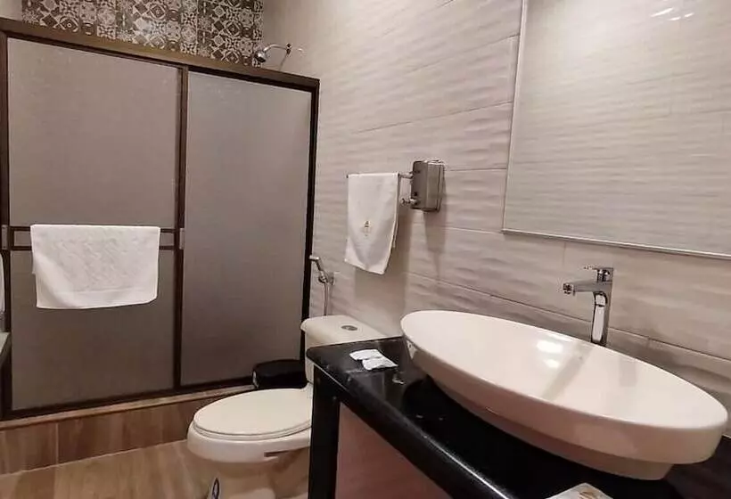 پانسیون Hostal California Inn