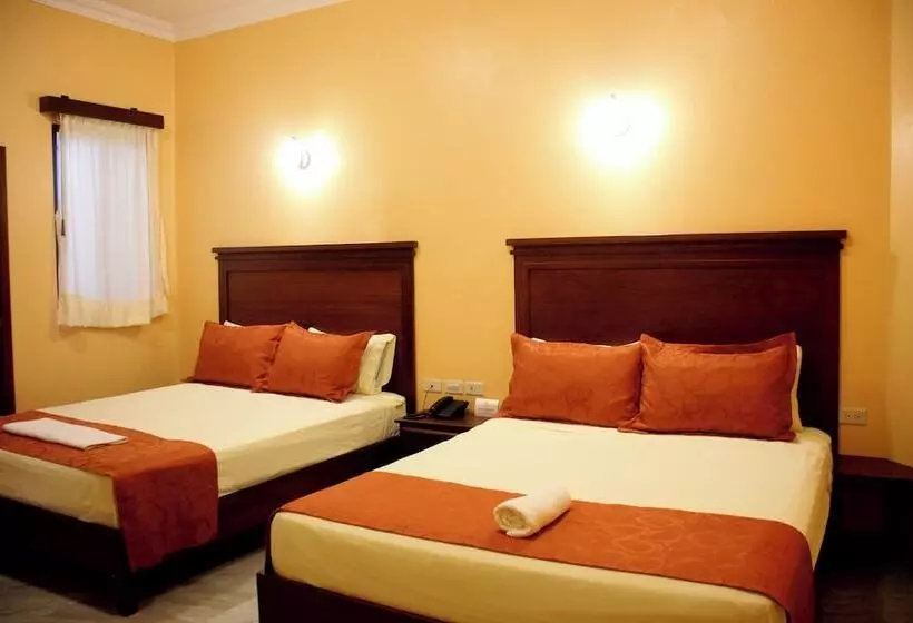 پانسیون Hostal California Inn