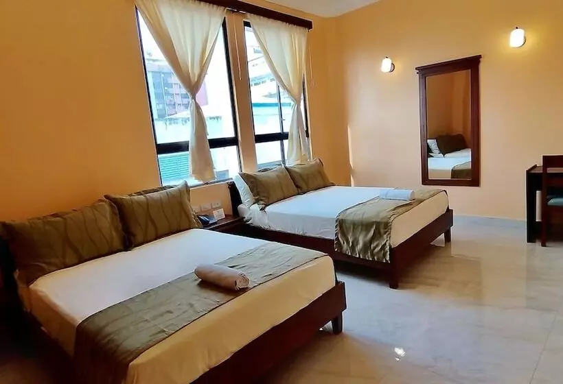 پانسیون Hostal California Inn