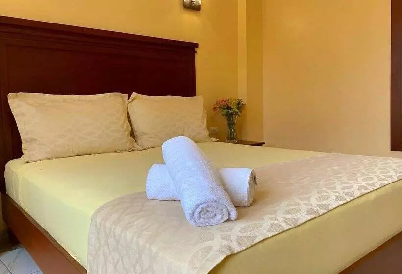 پانسیون Hostal California Inn