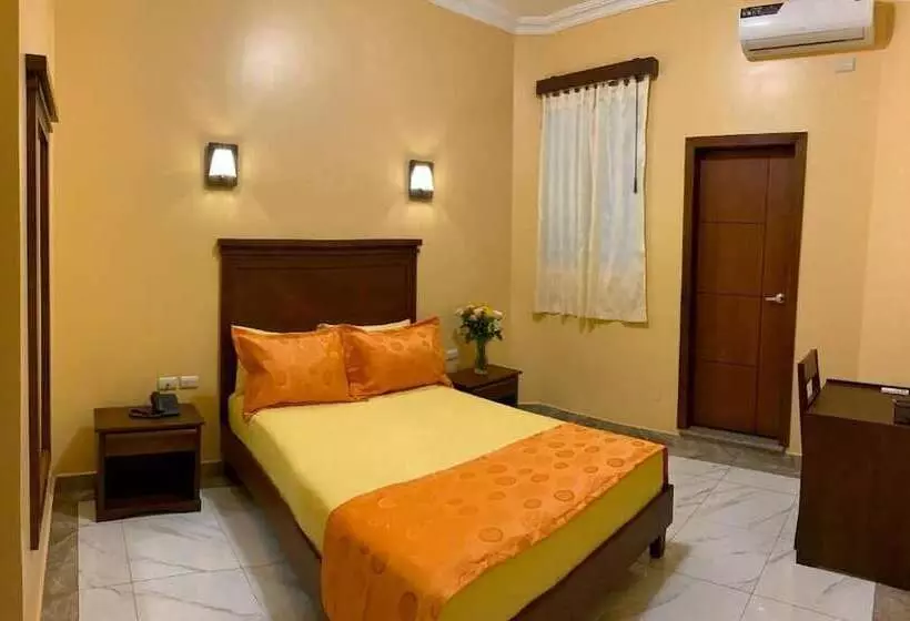 پانسیون Hostal California Inn