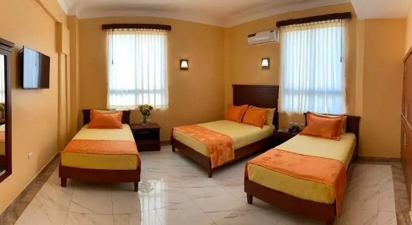 پانسیون Hostal California Inn