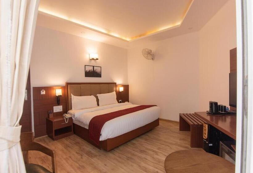 Himalayan Splendour Resort