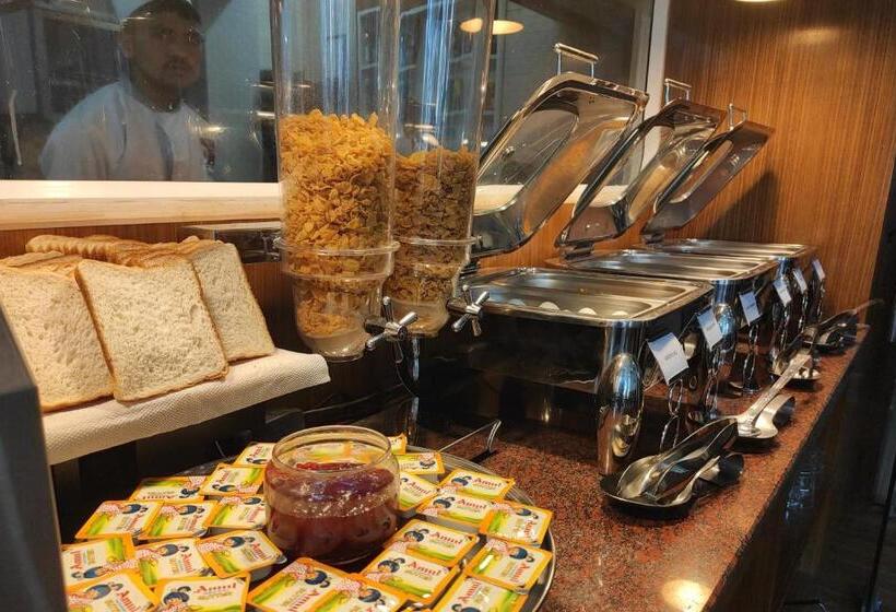 Himalayan Splendour Resort