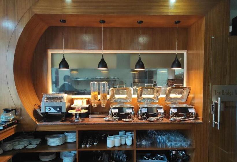 Himalayan Splendour Resort