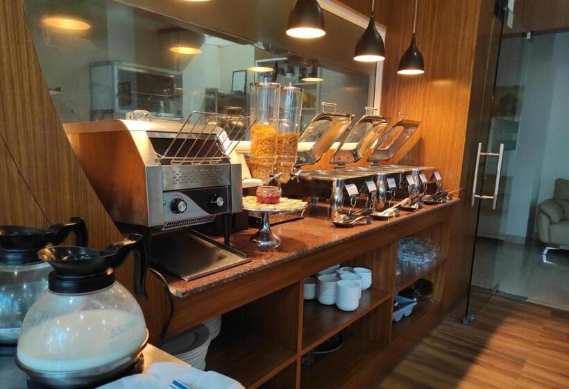 Himalayan Splendour Resort