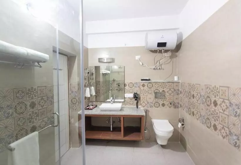 Himalayan Splendour Resort