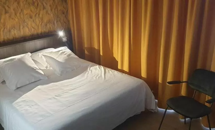 Hotelli Hôtel Les Remparts