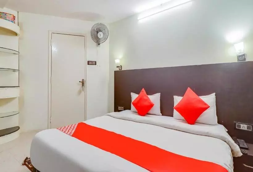 Hotelli Oyo 78608 Narayan Grand