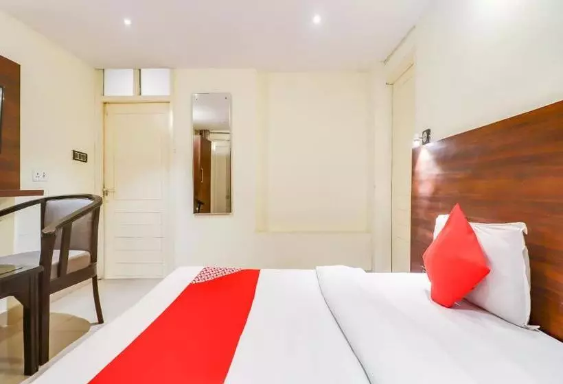 Hotelli Oyo 78608 Narayan Grand