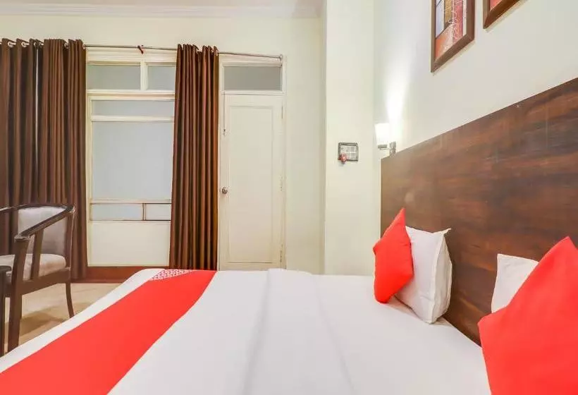 Hotelli Oyo 78608 Narayan Grand