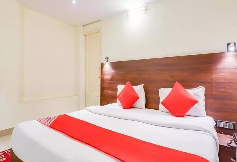 Hotelli Oyo 78608 Narayan Grand