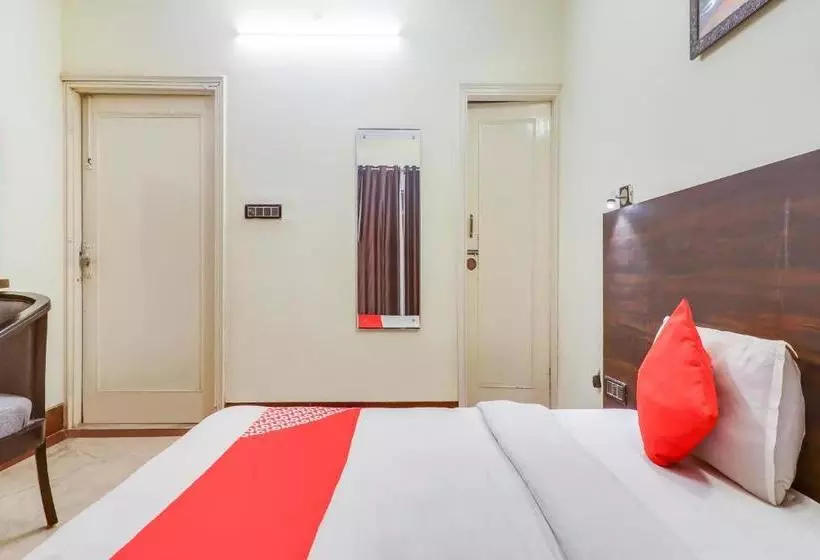 Hotelli Oyo 78608 Narayan Grand