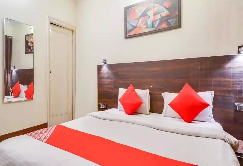 Hotelli Oyo 78608 Narayan Grand