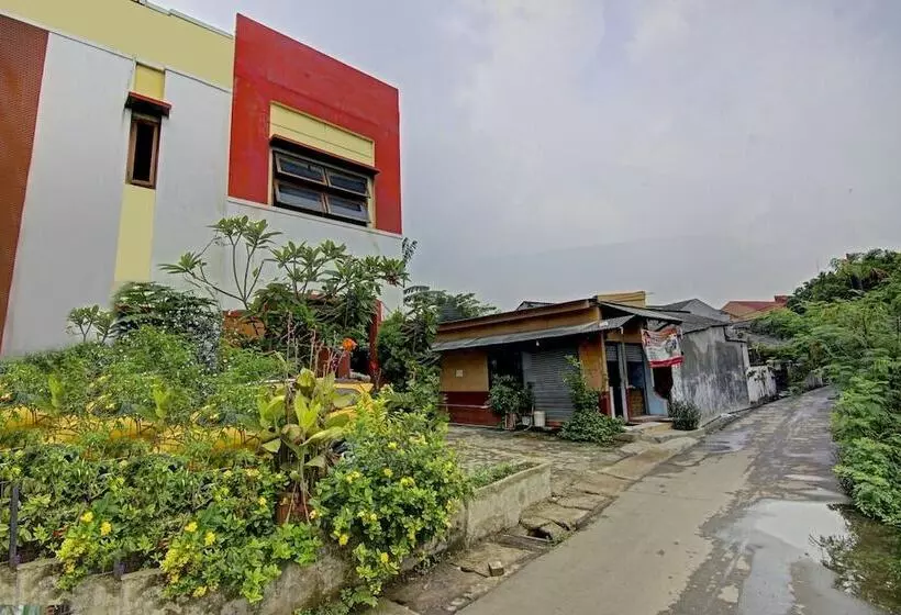 ホテル Oyo 90268 Aliyah Syariah