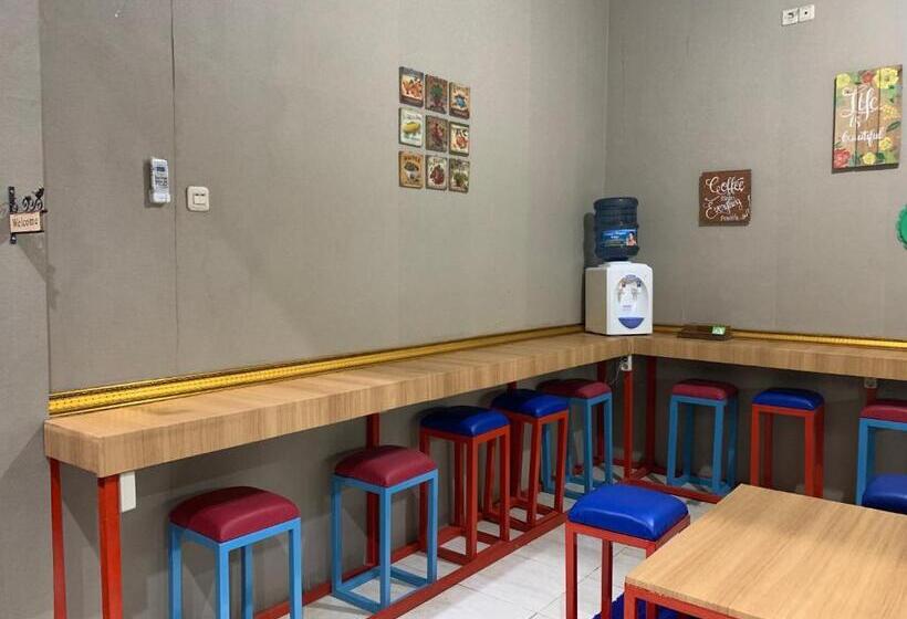 בית מלון כפרי Reddoorz Near Gembira Loka Zoo 3