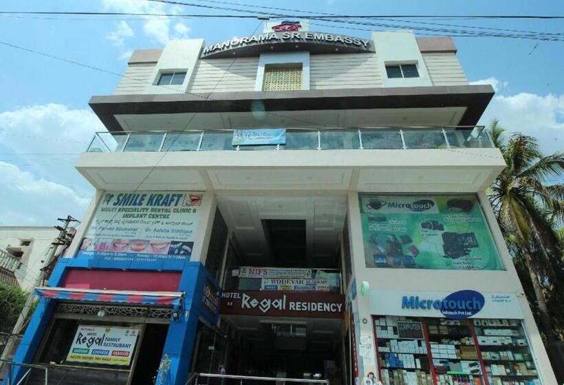 בית מלון כפרי Staymaker Regal Residency