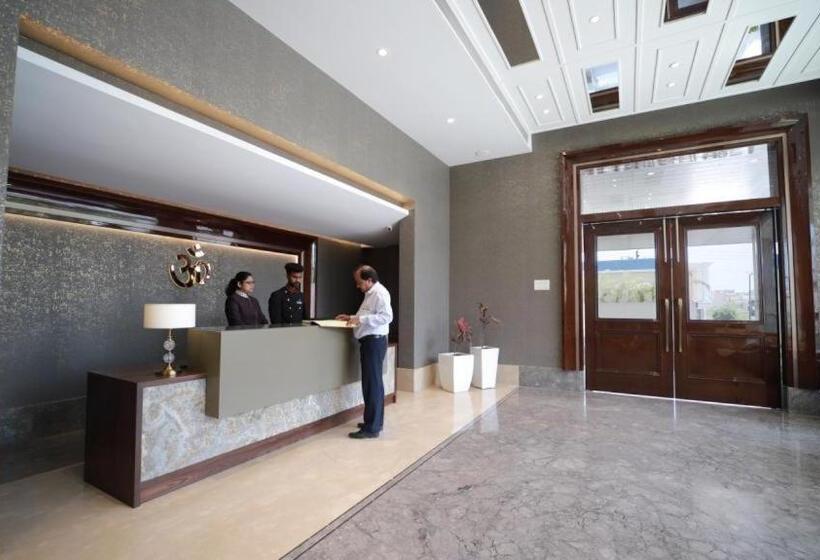 Hotell The Grand Village